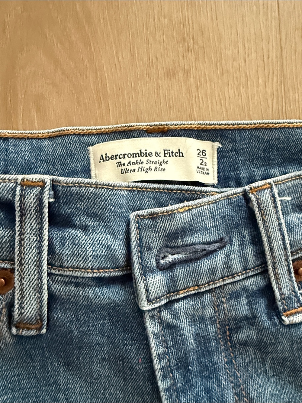 Abercrombie & Fitch Women's Light Blue Ankle Straight Jeans
